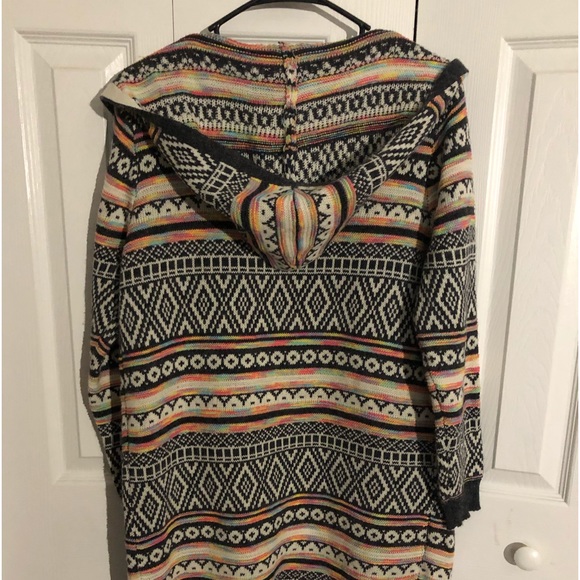 Colorful striped hooded sweater with two front pockets - Picture 2 of 5